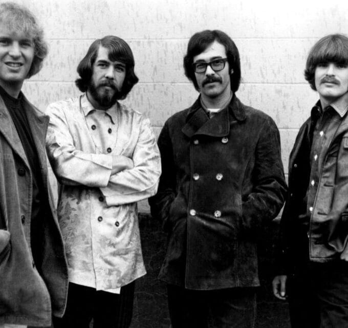 Born on the Bayou van Creedence Clearwater Revival — de B-kant van Proud Mary