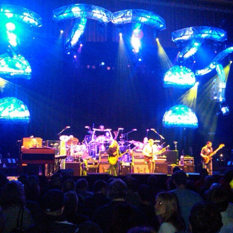 Hoopvol nieuws voor Earth, Wind & Fire-drummer John Paris na medische noodsituatie