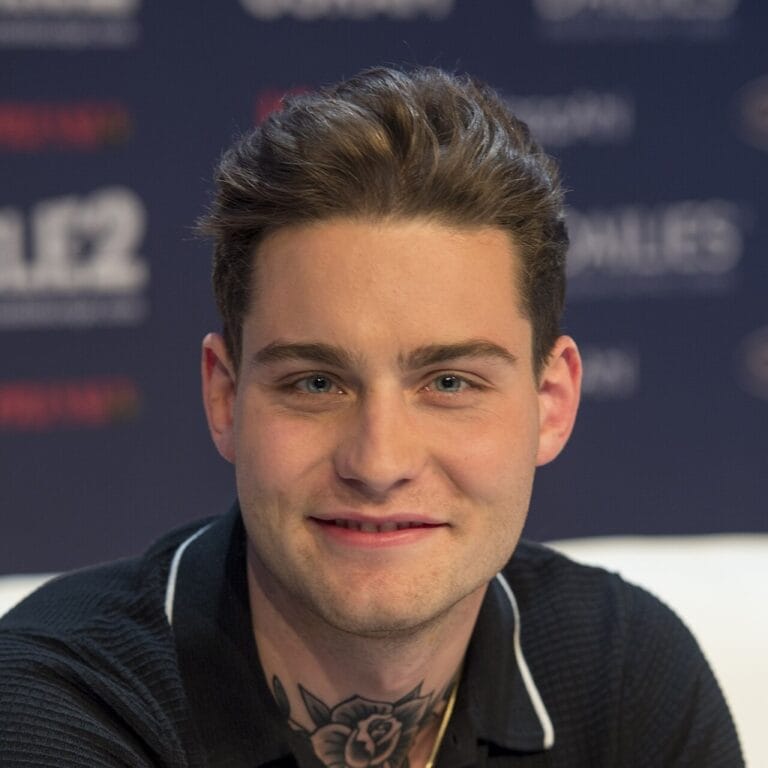 Douwe Bob verrast met spontaan optreden voor 20.000 fans in de VS