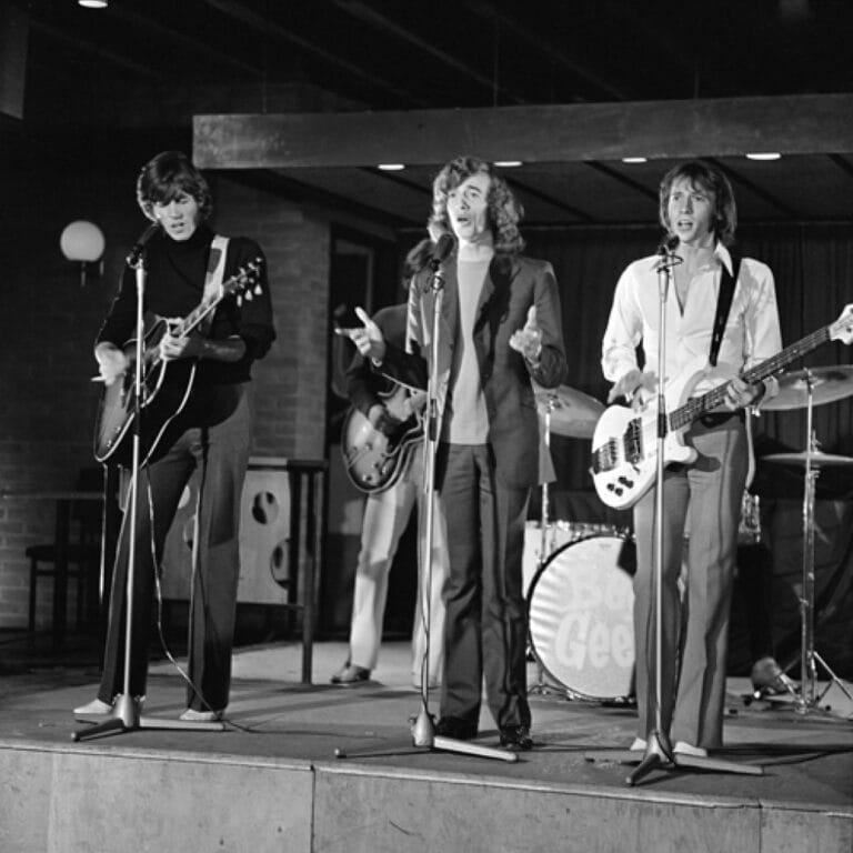 Waar gaat “How Deep Is Your Love” van Bee Gees over?
